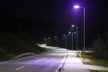 Le point sur les lampadaires de rue violets
