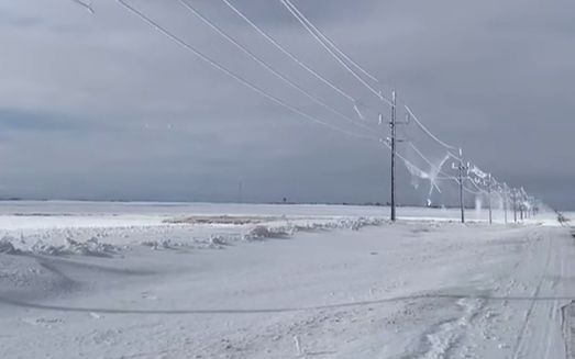 Vignette pour la vidéo : « La fonte des glaces sur les lignes électriques dans le sud-ouest du Manitoba ».