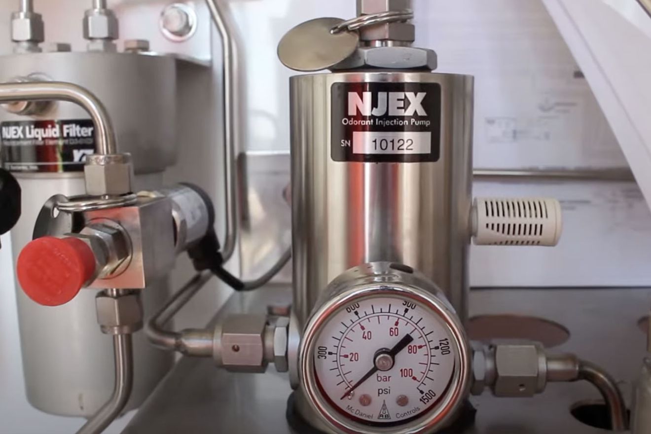 Vignette pour la vidéo : « Pourquoi le gaz naturel sent-il l’œuf pourri? ».