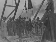 Watching the jaw crusher 1922