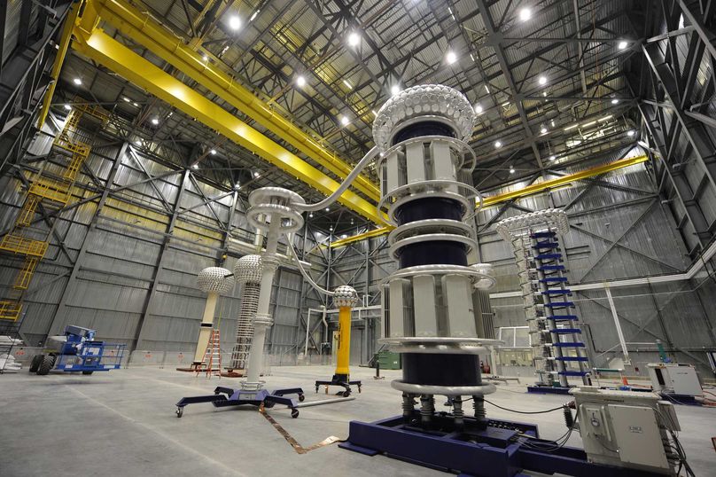 CA de 800 kV de Hipotronics. Banc d’essai résonnant en série configuré pour les mesures de décharges partielles.