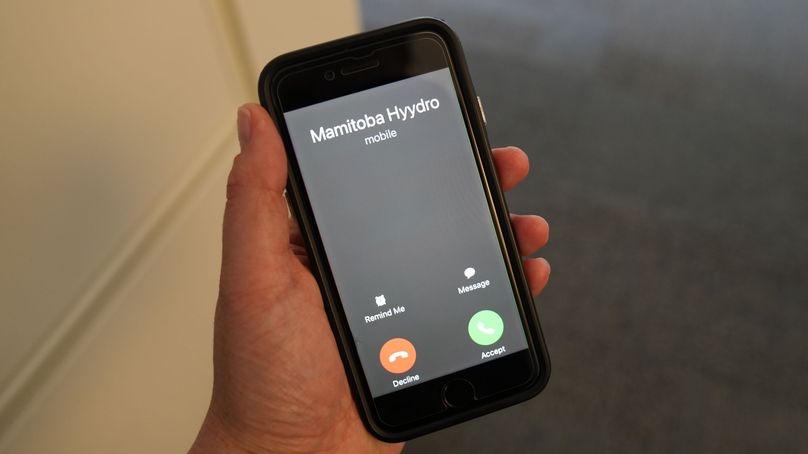 A scam caller pretending to be Manitoba Hydro using call display.