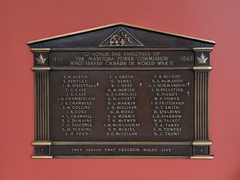 Plaque commémorative de bronze.